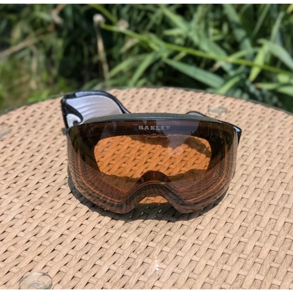 Oakley PRIZM Snow Ski Goggles Black White Amber Lens Snowboard Winter